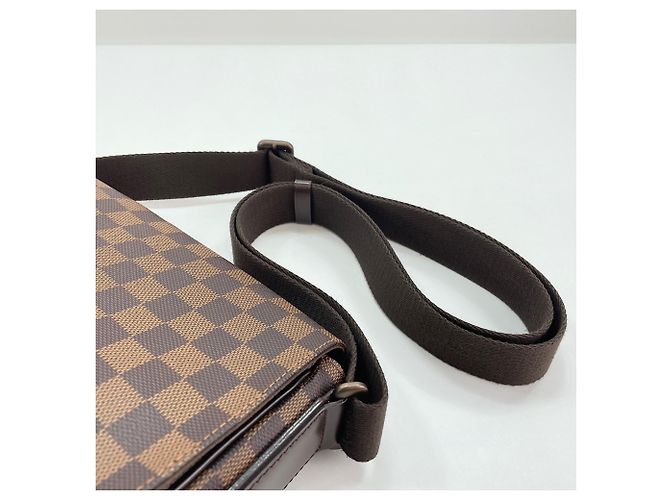 Borsa a tracolla Louis Vuitton District PM Marrone - vista 11