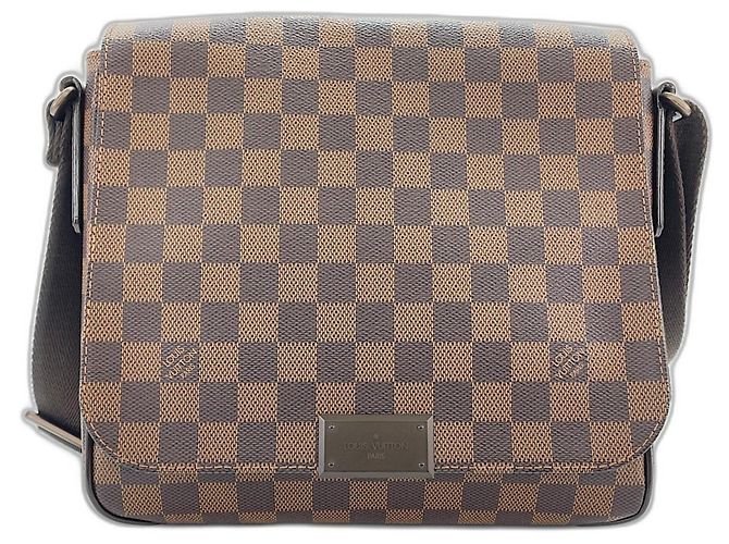 Borsa a tracolla Louis Vuitton District PM Marrone - vista 2