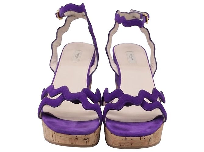 Sandales à compensées Prada avec accent de bride ondulée en daim violet - vue 2