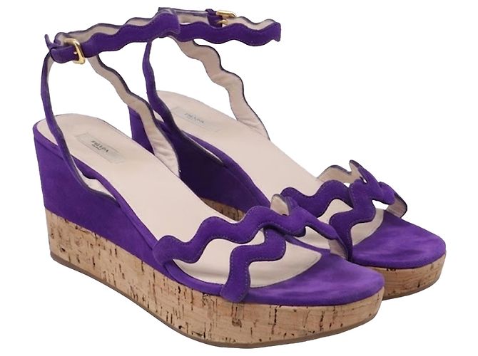 Sandales à compensées Prada avec accent de bride ondulée en daim violet - vue 3