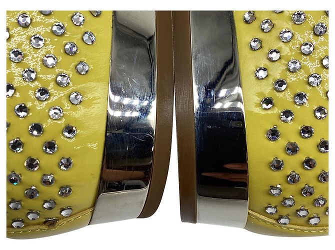 Bailarinas Miu Miu en charol amarillo con adornos de cristal - vista 7