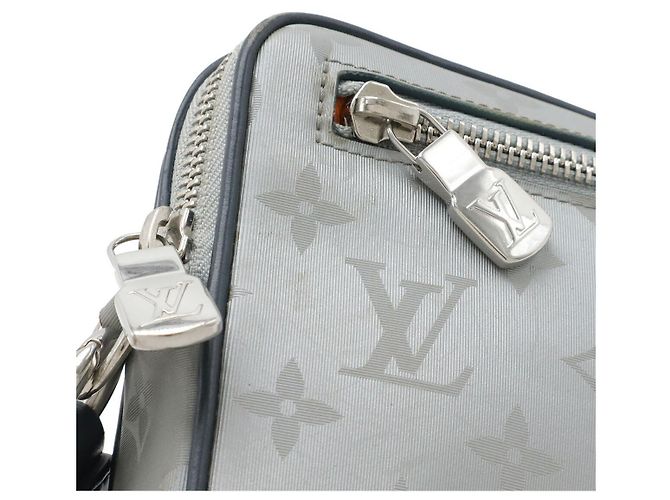 Clutch Louis Vuitton Alpha Monogram Satellite Argento Metallico - vista 4