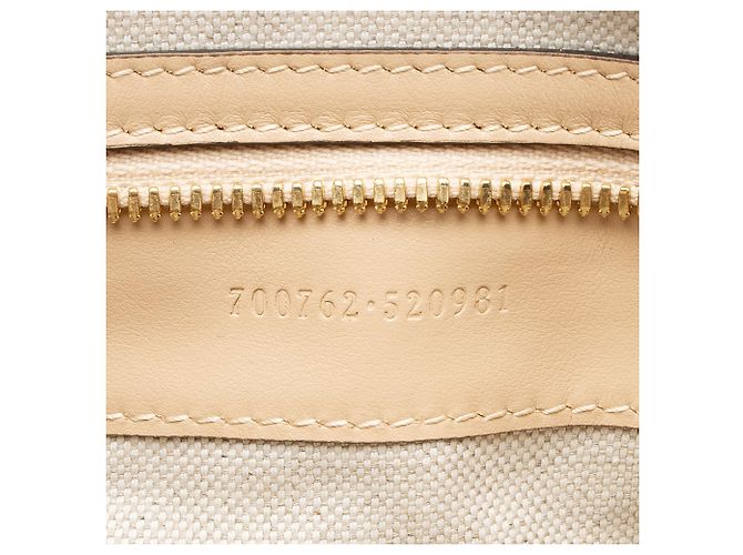 Gucci Borsa Duffle Jumbo GG Matelasse in pelle media Marrone Beige - vista 6