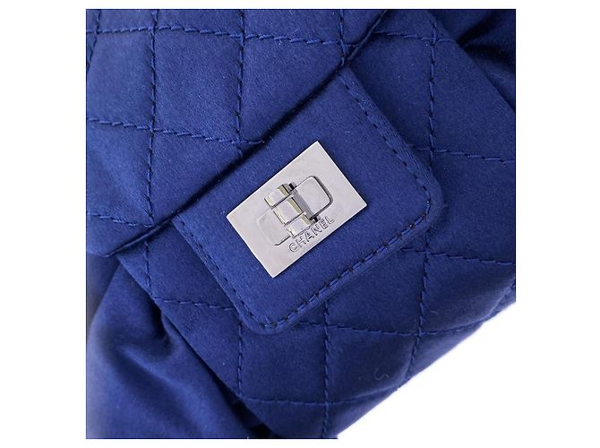 Borsa a tracolla in raso di seta Chanel Blu - vista 4