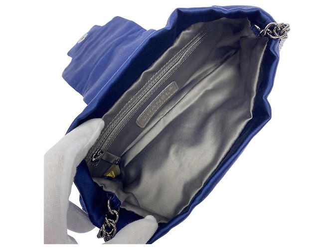 Borsa a tracolla in raso di seta Chanel Blu - vista 6