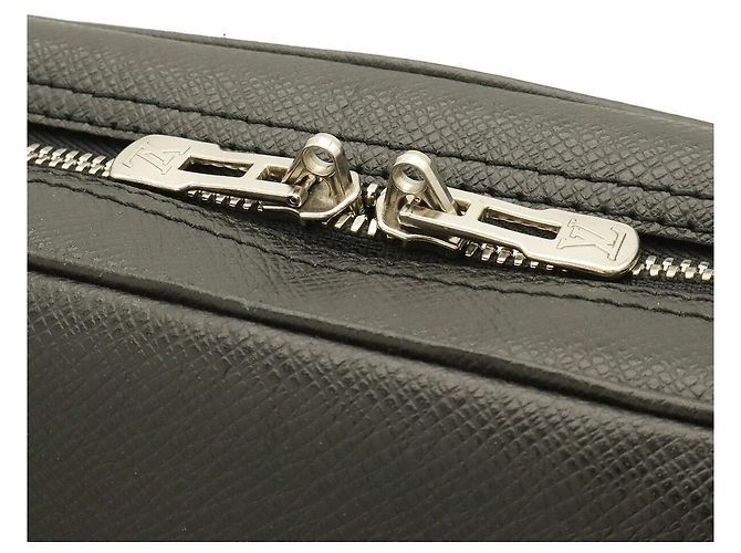 Borsa Business Louis Vuitton Taiga Nero - vista 6
