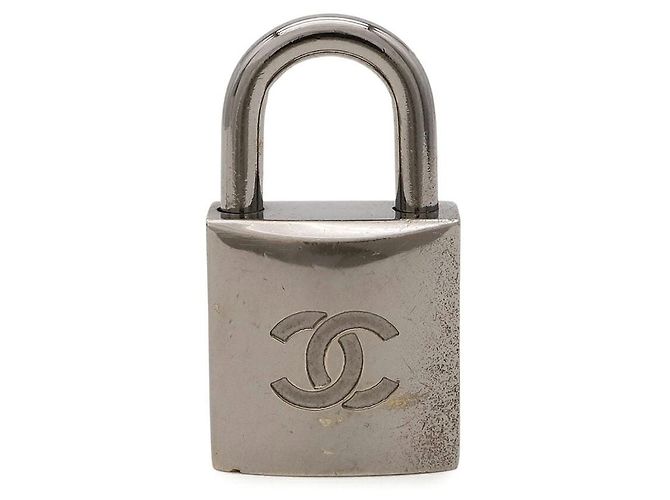 Chanel Cadenas Metal Padlock Argento Metallico - vista 2