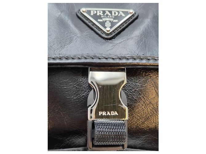 Prada Mini borsa a tracolla in pelle nera con logo triangolare Nero - vista 13