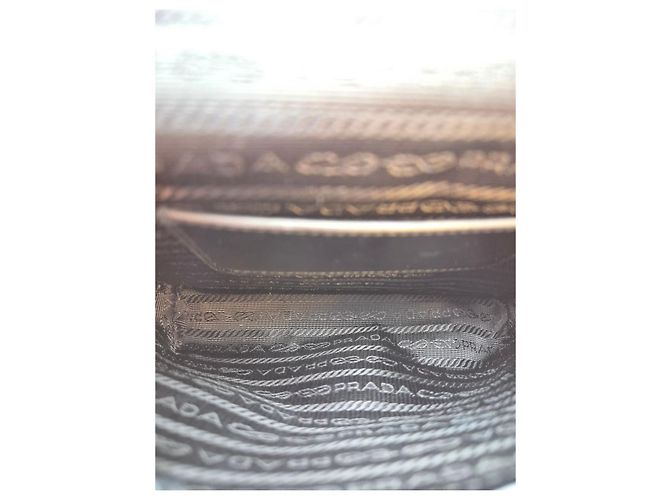 Prada Mini borsa a tracolla in pelle nera con logo triangolare Nero - vista 15
