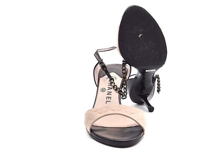Chanel Gesteppte Sandalen mit Kette - Ansicht 6