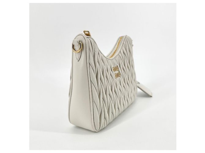 Miu Miu Borsa a tracolla Hobo con catena in Nappa Crossbody Bianco - vista 13
