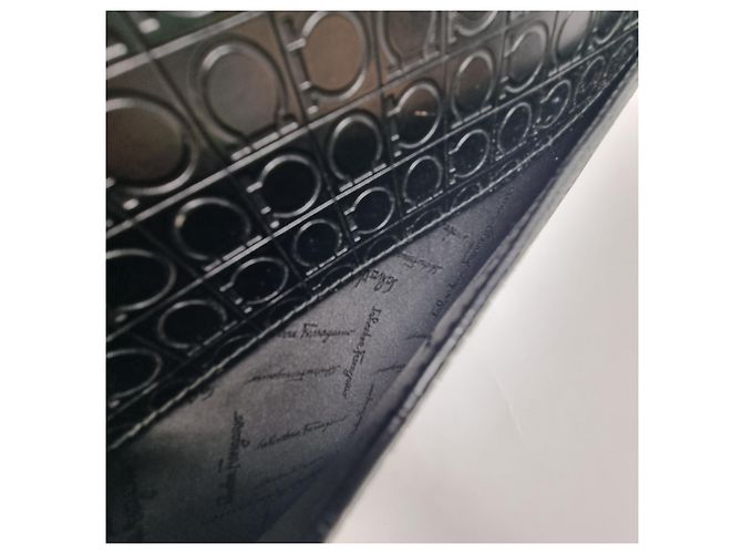 Salvatore Ferragamo Mallette Attache en Cuir Embossé Gancini Noir (Sac à Documents Unisexe, Article Rare) - vue 19