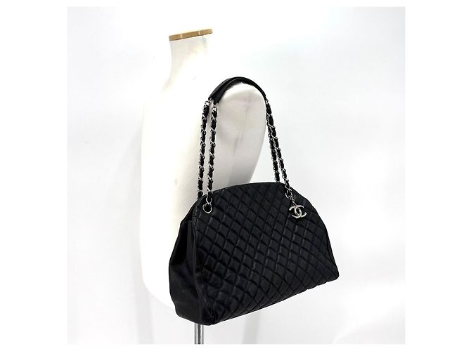 Chanel Borsa Bowling Mademoiselle in Caviar Nero - vista 6