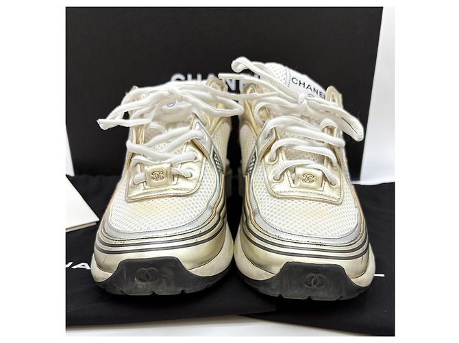 Chanel Sneakers laminate con logo CC D'oro - vista 11