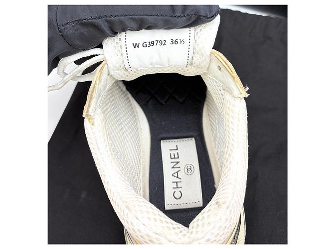 Chanel Sneakers laminate con logo CC D'oro - vista 13