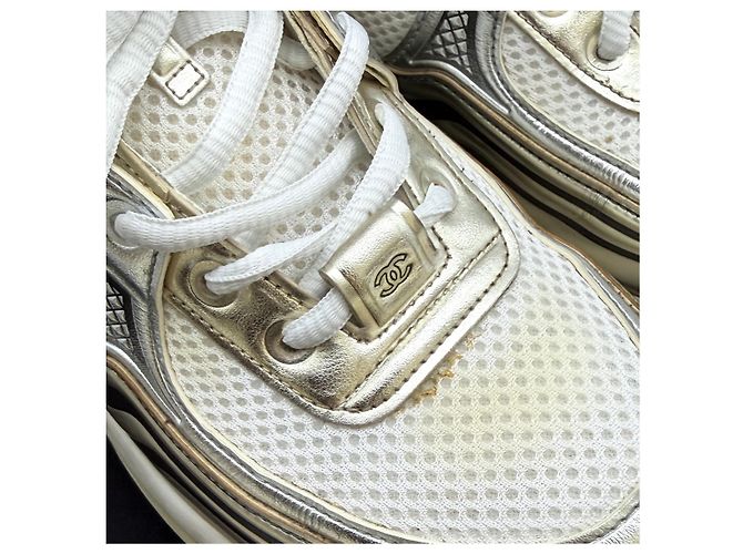 Chanel Sneakers laminate con logo CC D'oro - vista 15
