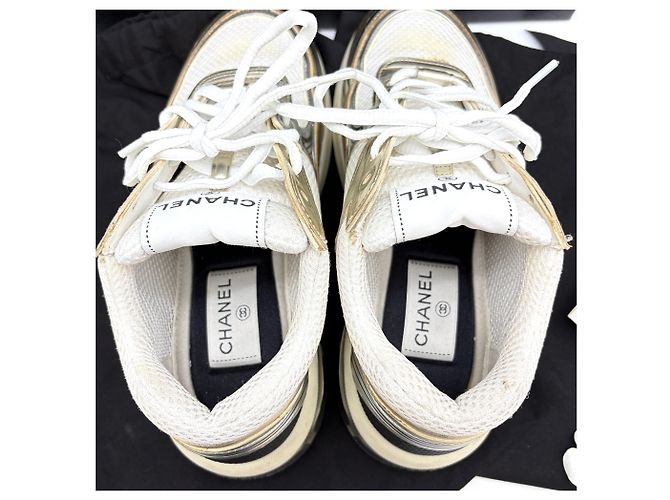 Chanel Sneakers laminate con logo CC D'oro - vista 16