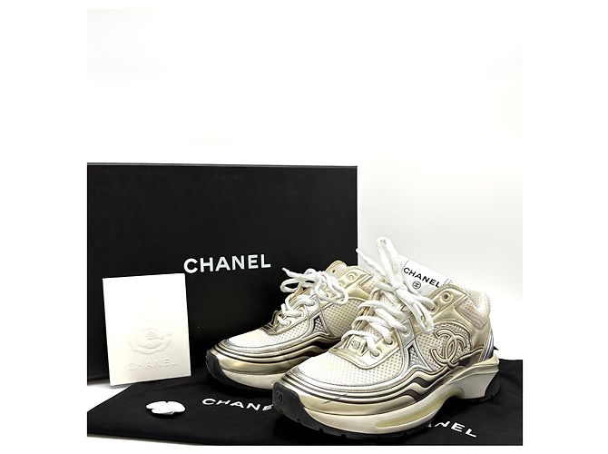 Chanel Sneakers laminate con logo CC D'oro - vista 17