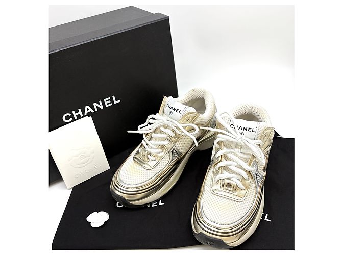 Chanel Sneakers laminate con logo CC D'oro - vista 5