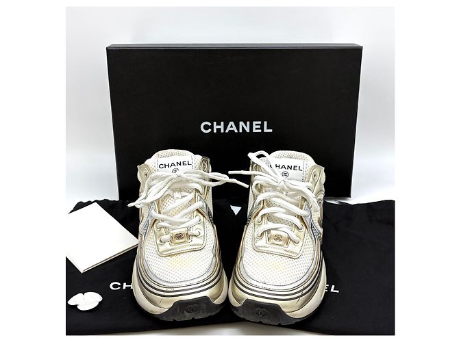 Chanel Sneakers laminate con logo CC D'oro - vista 6