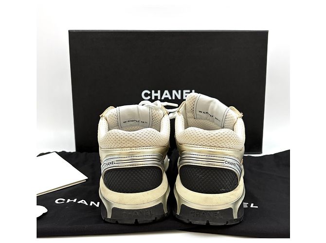 Chanel Sneakers laminate con logo CC D'oro - vista 7