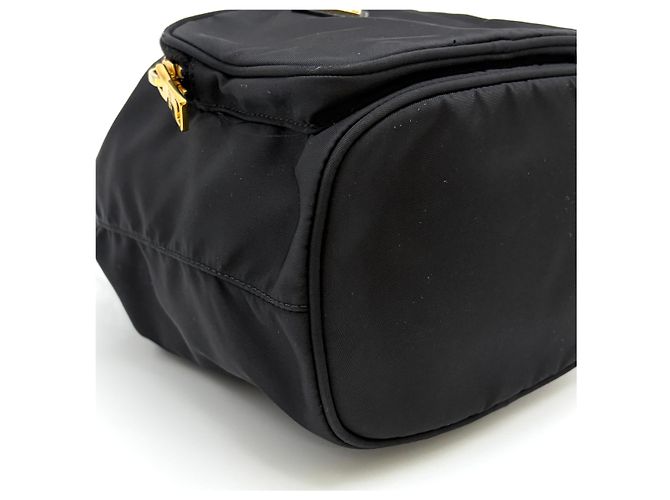 Prada Borsa bucket in nylon con logo triangolo nero - vista 11