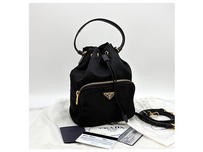 Prada Borsa bucket in nylon con logo triangolo nero - vista 17