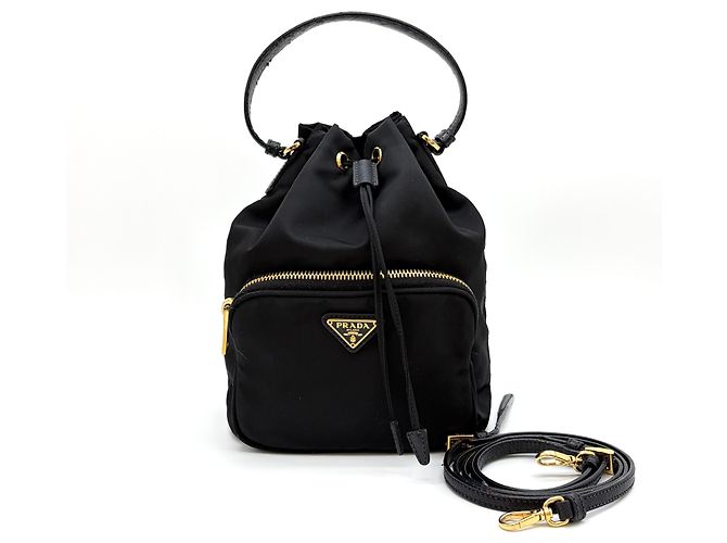 Prada Borsa bucket in nylon con logo triangolo nero - vista 18