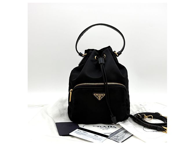 Prada Borsa bucket in nylon con logo triangolo nero - vista 2