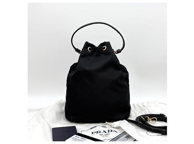 Prada Borsa bucket in nylon con logo triangolo nero - vista 20