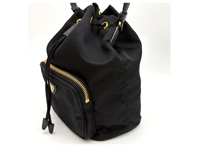 Prada Borsa bucket in nylon con logo triangolo nero - vista 23