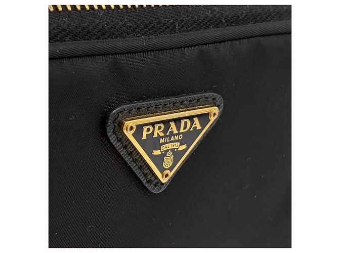 Prada Borsa bucket in nylon con logo triangolo nero - vista 28