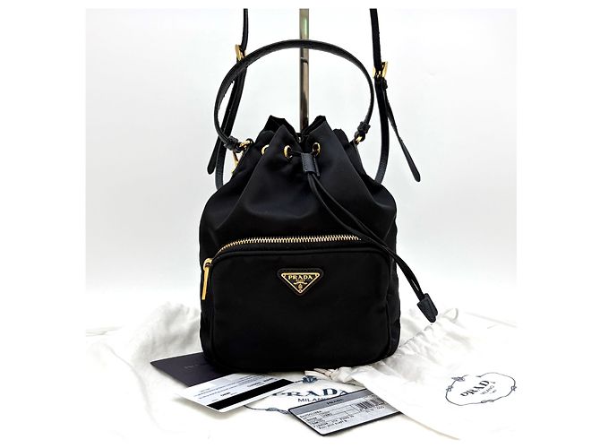 Prada Borsa bucket in nylon con logo triangolo nero - vista 5