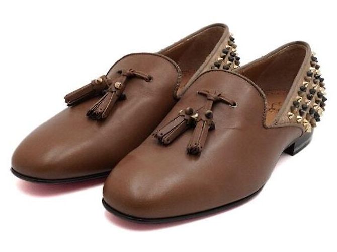 Christian Louboutin Mocassini da uomo in pelle marrone con nappe e borchie - vista 3