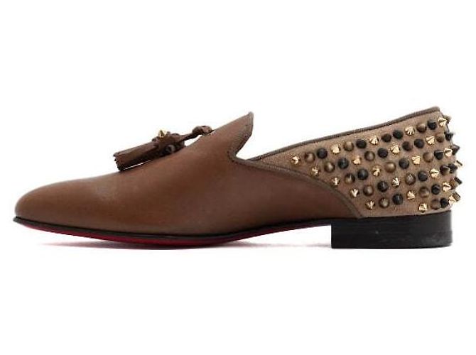 Christian Louboutin Mocassini da uomo in pelle marrone con nappe e borchie - vista 4