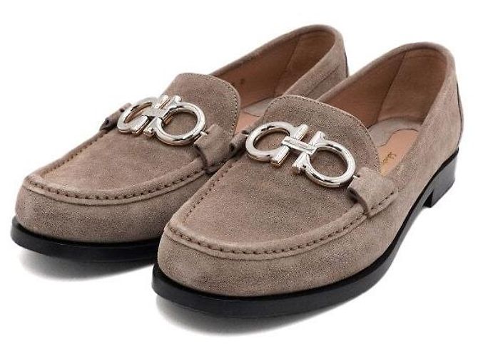 Salvatore Ferragamo Mocassini da donna in scamosciato con logo Gancini argento - vista 3