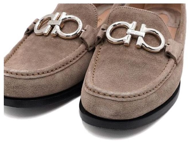 Salvatore Ferragamo Mocassini da donna in scamosciato con logo Gancini argento - vista 5