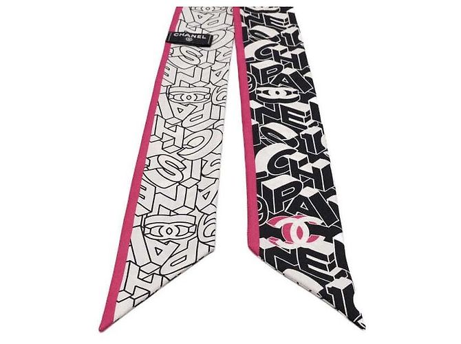 Chanel Schal aus schwarzer Seide mit weißem Blumenprint - Ansicht 3