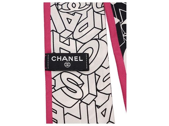 Chanel Schal aus schwarzer Seide mit weißem Blumenprint - Ansicht 4