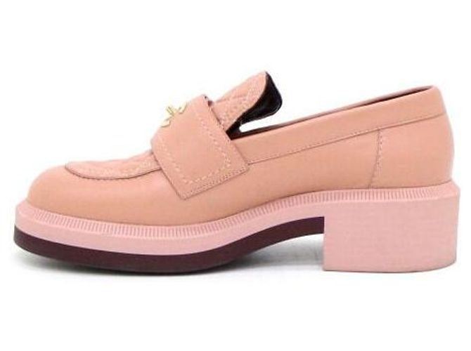 Chanel Mocassini da donna in pelle rosa trapuntata con logo CC e chiusura a vite in tono oro - vista 4