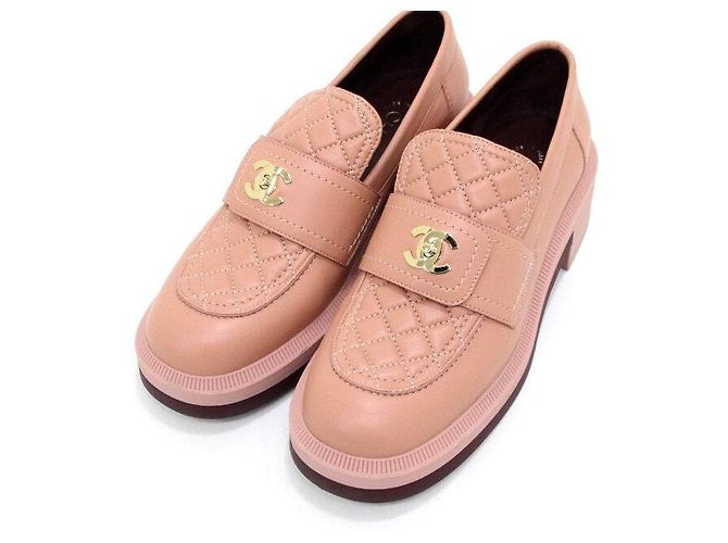 Chanel Mocassini da donna in pelle rosa trapuntata con logo CC e chiusura a vite in tono oro - vista 6