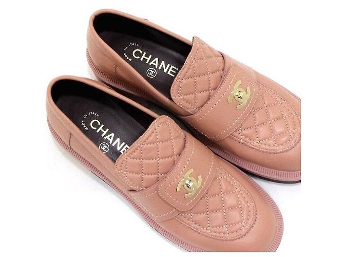 Chanel Mocassini da donna in pelle rosa trapuntata con logo CC e chiusura a vite in tono oro - vista 7