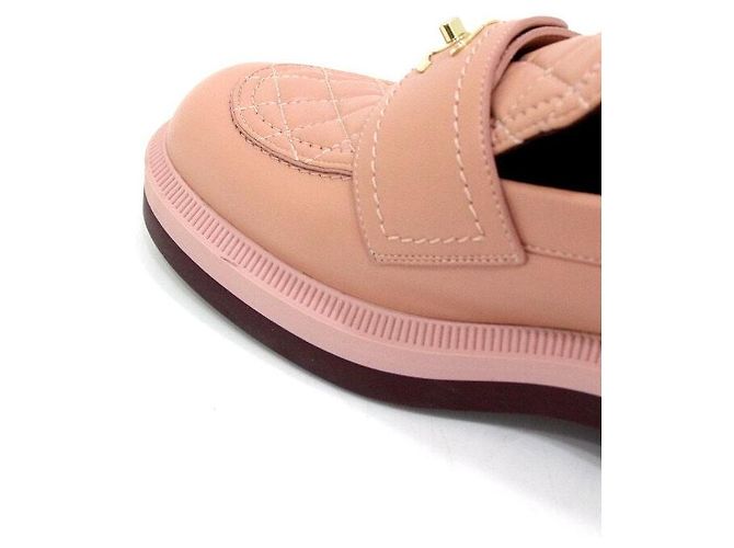 Chanel Mocassini da donna in pelle rosa trapuntata con logo CC e chiusura a vite in tono oro - vista 9
