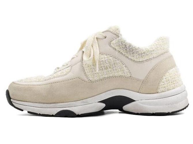 Chanel Sneakers in tweed bianco e scamosciato con logo CC da donna - vista 4