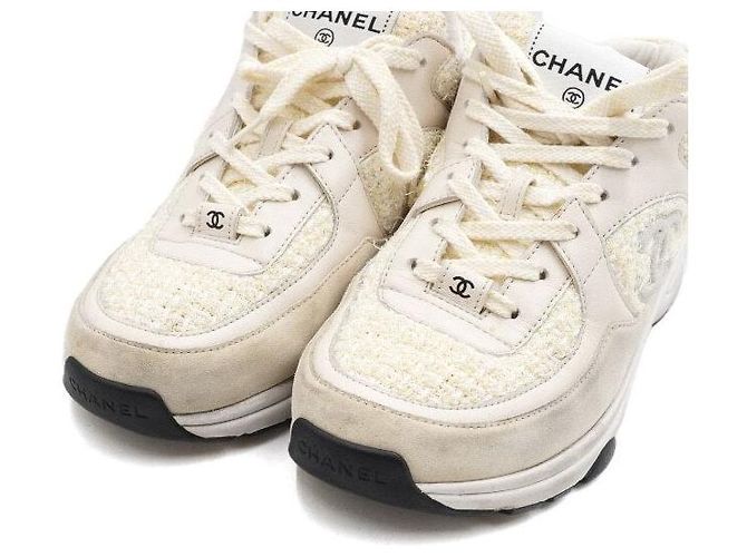 Chanel Sneakers in tweed bianco e scamosciato con logo CC da donna - vista 5