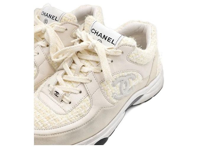 Chanel Sneakers in tweed bianco e scamosciato con logo CC da donna - vista 6
