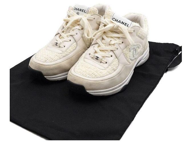 Chanel Sneakers in tweed bianco e scamosciato con logo CC da donna - vista 8