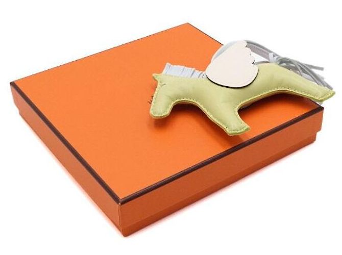 Hermès Charm per borsa Pegasus Medallion MM Rodeo Blu Giallo Bourgeon Swift D'oro - vista 5