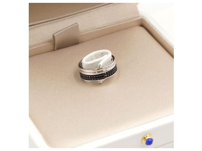 Boucheron Aliança Quattro Black Edition Large em Ouro Branco - vista 4