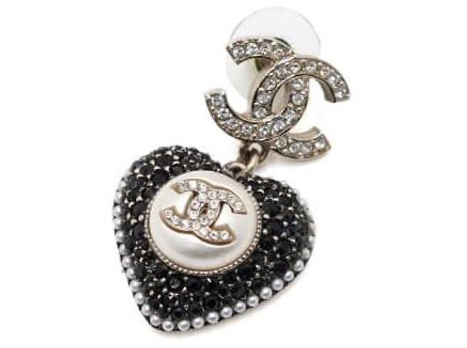 Chanel Orecchini Heart Crystal Pearl Drop Season Multicolore - vista 2
